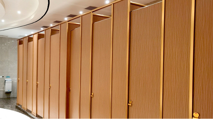 為什么選金屬蜂窩板公共衛生間隔斷